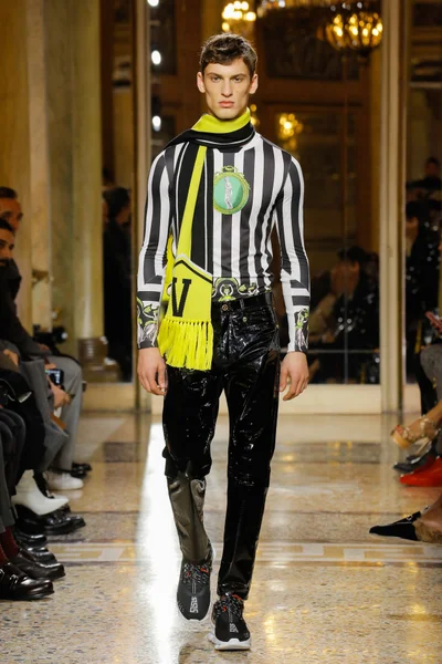 Look 37